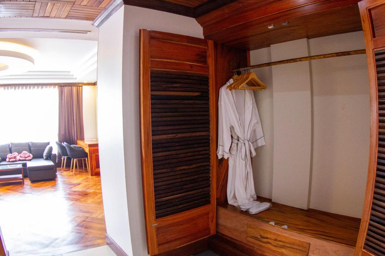 Kampong Thom Palace Hotel Bagian luar foto
