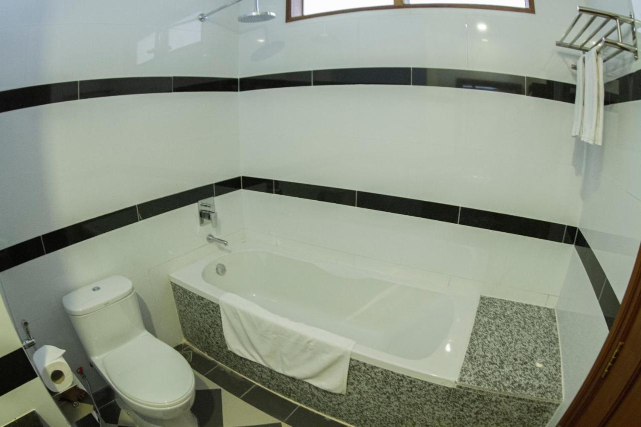 Kampong Thom Palace Hotel Bagian luar foto