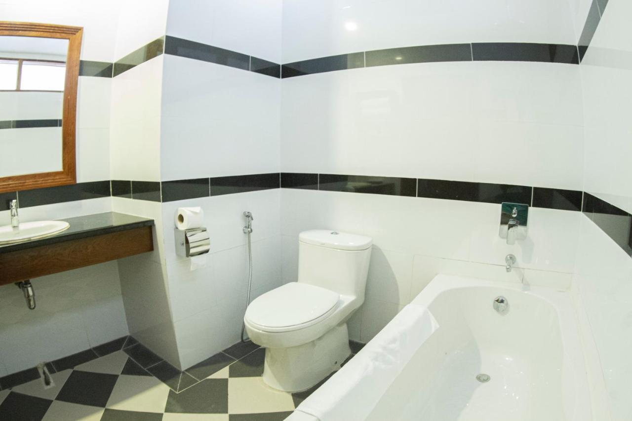 Kampong Thom Palace Hotel Bagian luar foto